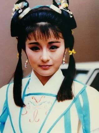 夫女星,出轨干儿子而身败名裂,今销声匿迹成普通人