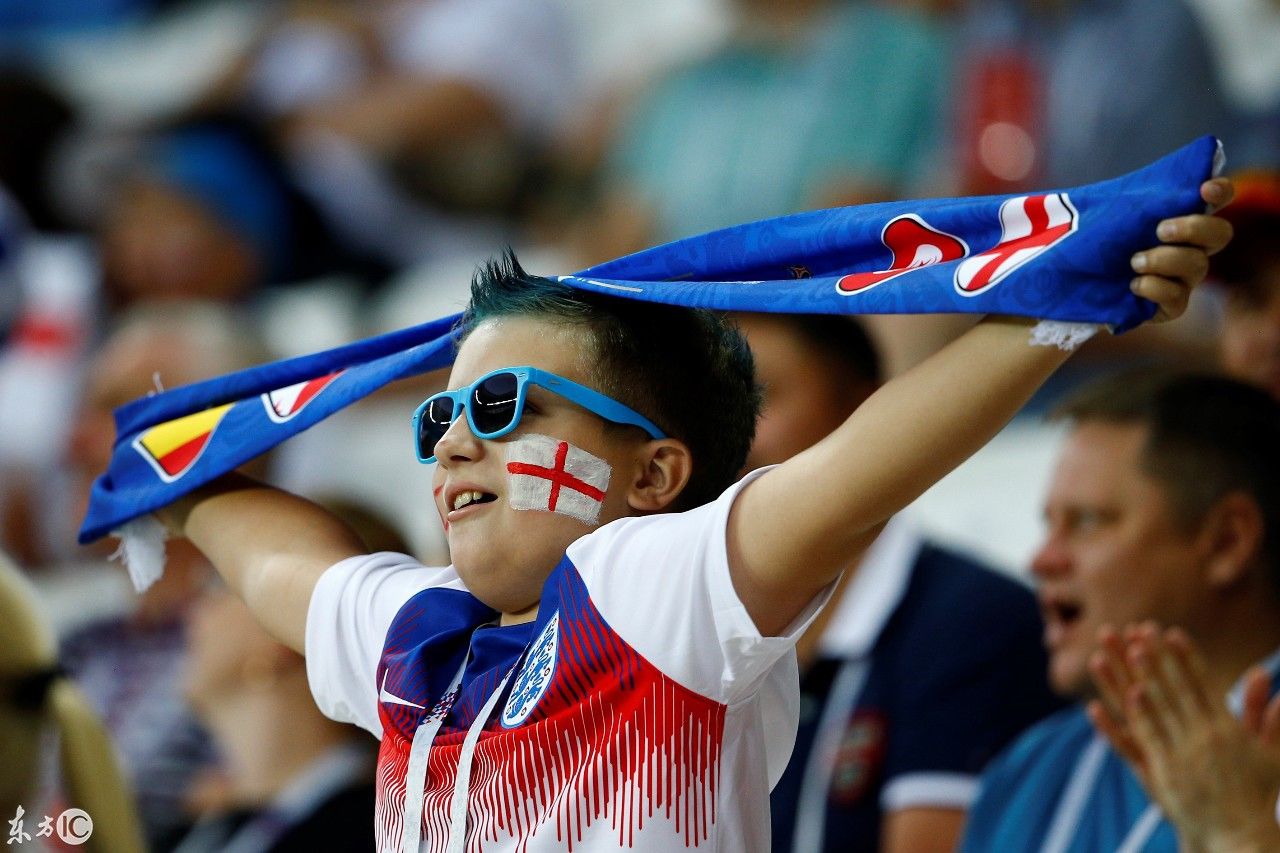 2018世界杯,英格兰大战突尼斯,捧场的球迷们