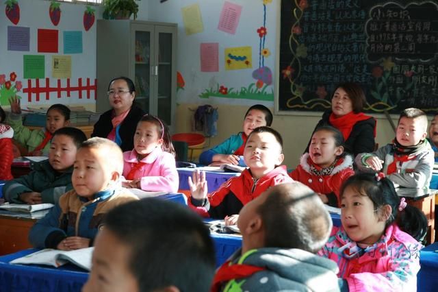 甘州区教育局赴小满镇古浪小学视导教学工作_