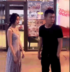 相约一起去找前任坦白,前任提出一百万让男人回心转意,男人看着钱吃吃