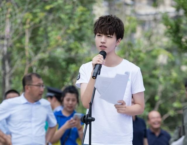 王俊凯为保护东北虎发声 身体力行致敬巡护工