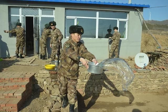 我们心中的榜样叫雷锋