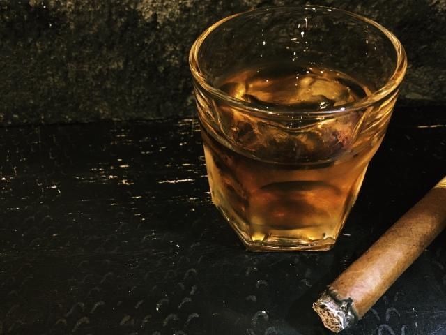 有盐故事鸡尾酒篇:这有酒,你愿意听听我的故事