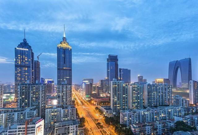 江苏省各城市2018年上半年GDP:苏州突破900