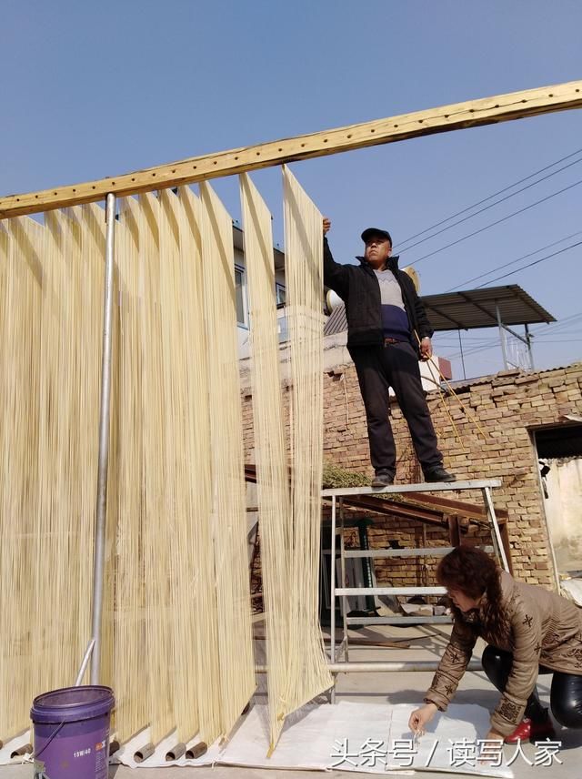 天水黄家庄家家挂挂面，成为腊月农村一道美丽风景