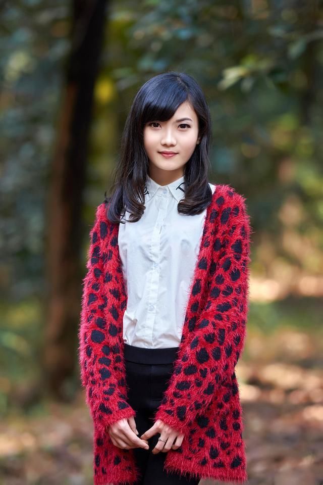 女人的泪,一滴就醉;男人的心,一揉就碎