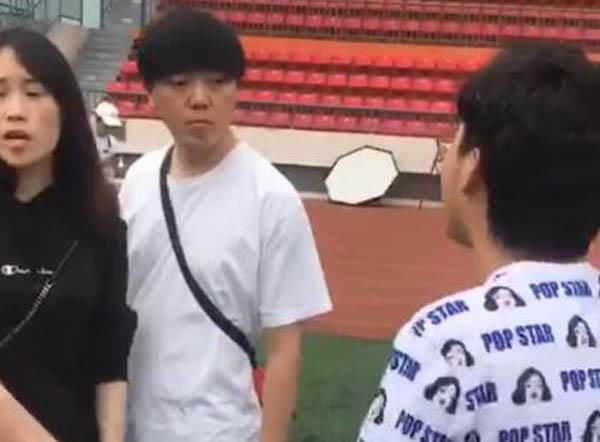 火箭少女101男经纪人是谁?哇唧唧哇工作人员