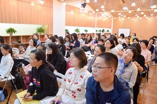 到图书馆要看什么书