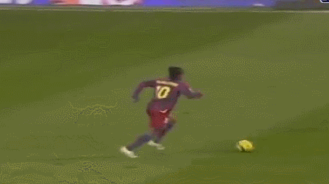 中有提到一段;就在比赛的前一晚,小罗给每位队友发了一条疑似告别短信