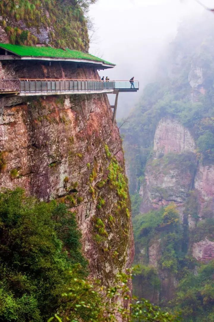终于来了!浙江最长高空玻璃栈道开放!敢走我敬你是条汉子!