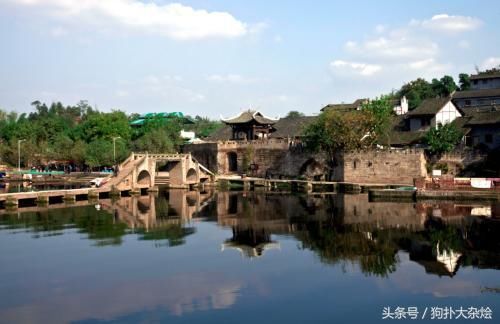 家乡美丽古镇，充满人文气息画家摄影师最喜欢，周末街头走一走