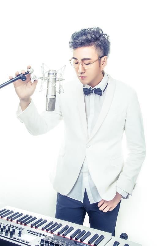 继薛之谦、李荣浩之后,华语乐坛人气歌手光泽