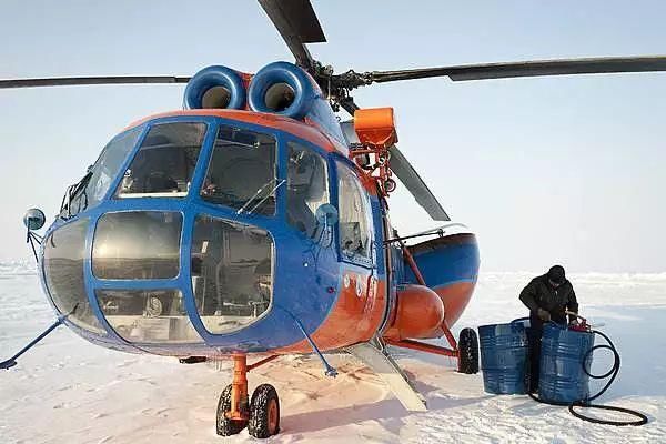 请问直升飞机是用什么油?