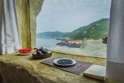 可牛逼坏了!小红书上爆红的悬崖洞穴酒店,就在