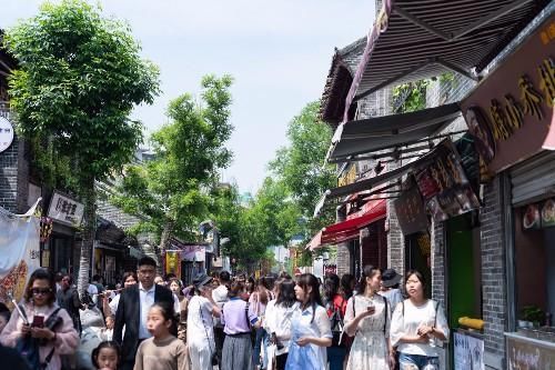 五一假期第一天,济南网红景点芙蓉街和宽厚里