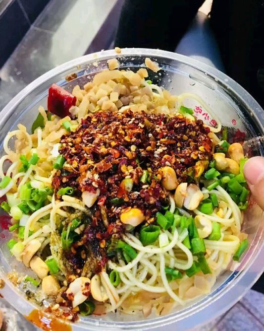重庆这几家凉面 排队到脚杆打散散都要吃！