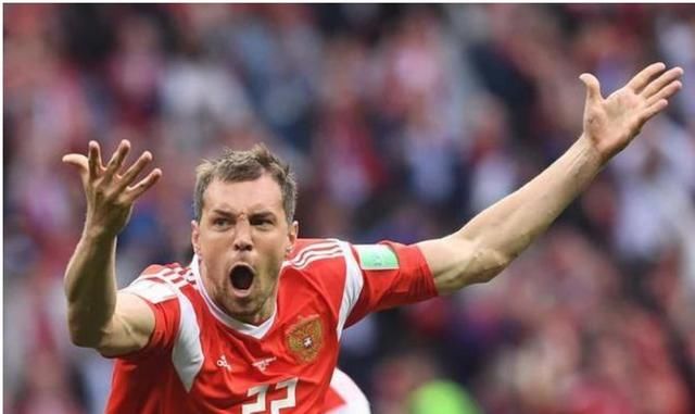 俄罗斯最大黑马久巴,射手榜上紧追C罗