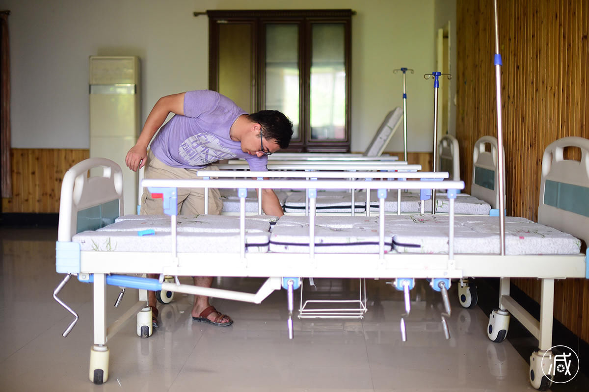 夫妻卖3套房4辆车 倾尽千万建养老院