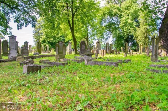 阴宅管三世 阳宅管三时 阴宅如何立墓碑才能催