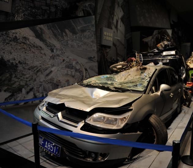 为什么512汶川特大地震纪念馆中会有一辆车?