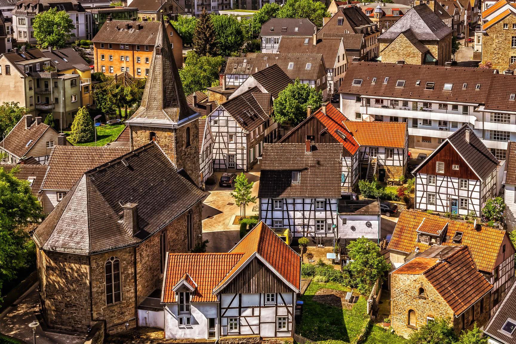 100万买的房子,月租5000,卖掉200万,出租还是