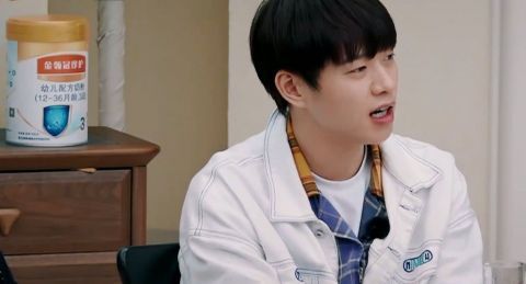 谢娜邀请妻子团做游戏,章子怡一个动作,暴露和