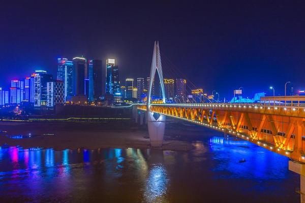 重庆人民太热情,直接封桥让游客拍照打卡,网友