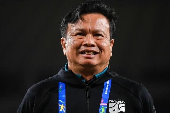 泰国主帅:遗憾未能保持领先优势!后卫太矮 恭喜