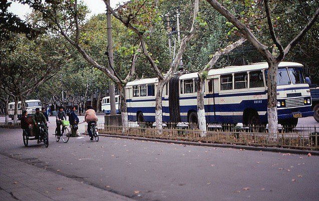 老照片:1983年湖北武汉街景 - qwe08828 - qwe08828的博客 老照片:1983年湖北武汉街景 - qwe08828 - qwe08828的博客