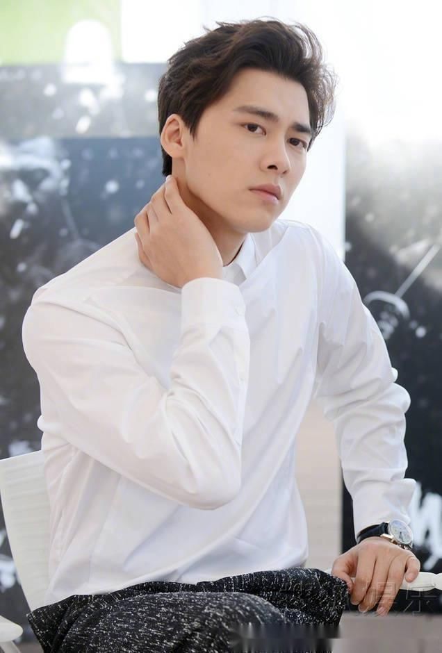 李易峰、吴亦凡、杨洋的白衬衫，与第一的白衬衫之间差距明显啊