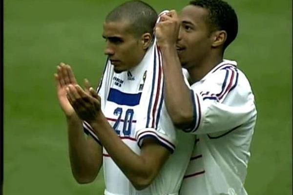 世界杯半决赛,法国对比利时,亨利尴尬了,到底帮