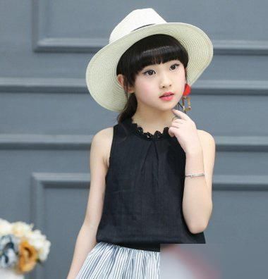 公司新闻 正文  可爱漂亮的小女孩梳着齐刘海中长发发型,妈妈秋天将
