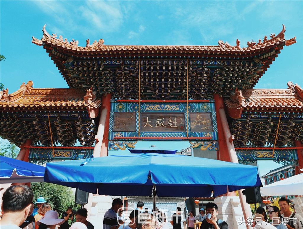 这么大一只烤全羊竟然免费吃 呼和浩特人品尝