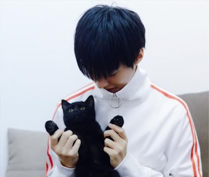 张一山刘昊然吴磊都能大胆露肉,这个99年的小