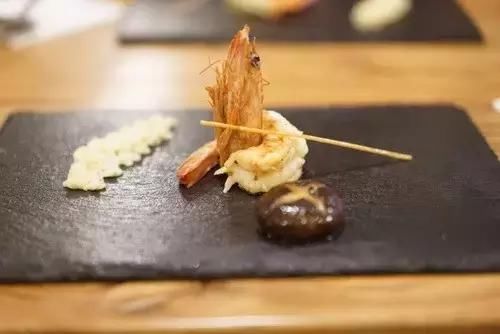 旧时禅房,如今小筑,出门十步便是西湖