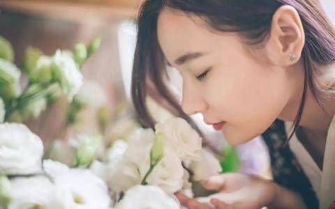 在微信朋友圈里,经常发这样动态的女人,一定不