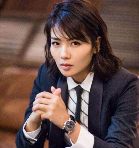 女明星穿西装,刘涛上榜,小骨赵丽颖第二,第一