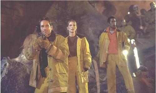 陨石撞地球带来超强外星生物,从细胞进化到超