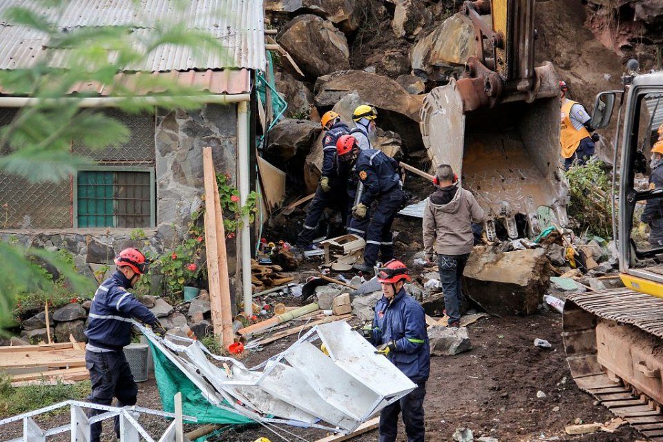 哥伦比亚加拉拉斯火山发生浅层地震 造成两人死亡多处房屋受损