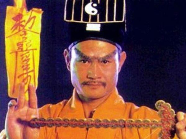 道和僵尸打麻将一炮三响,这部搞笑的僵尸片你