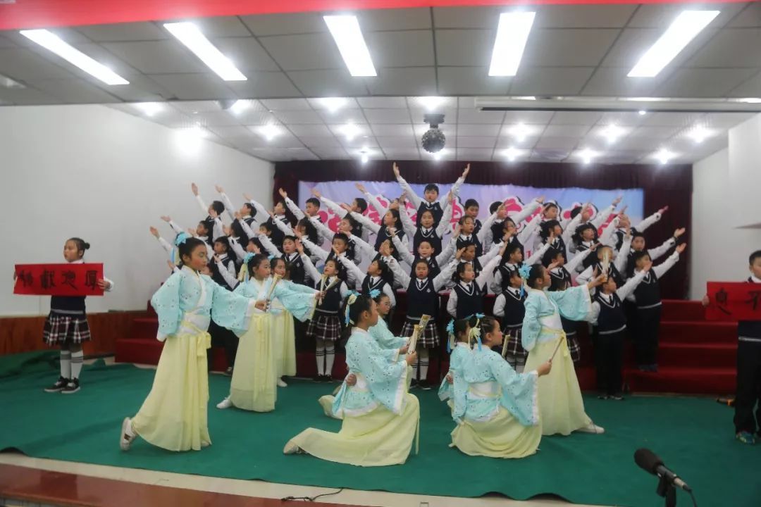 诵读经典 追梦书香--丰都县第一小学校举行经典