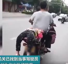 女童被绑摩托车后，男子开车不顾其哭喊，听到女童喊的话路人笑了