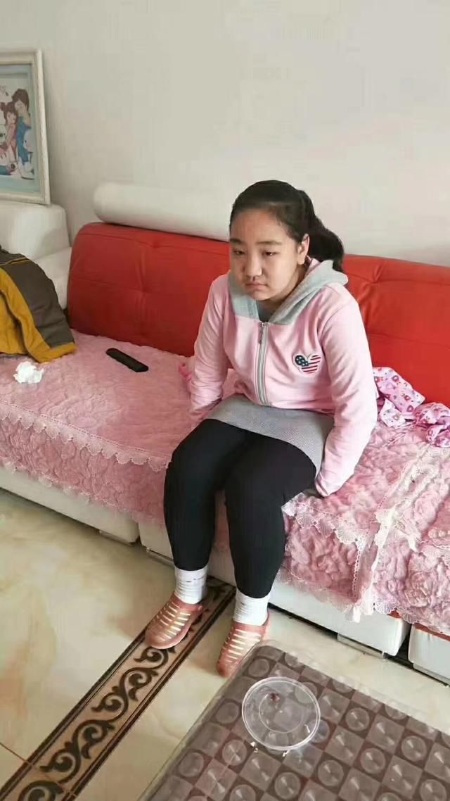 急寻:北京13岁女孩失联,穿红色羽绒服、玫红色