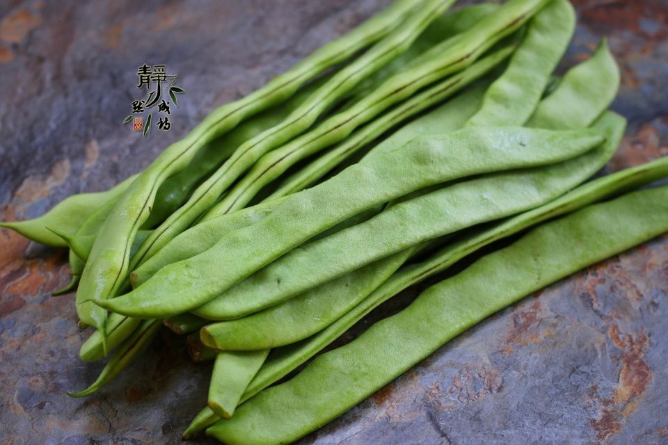 夏天这菜要常吃，既清口又消暑，价格很便宜，3块钱就能炒1盘