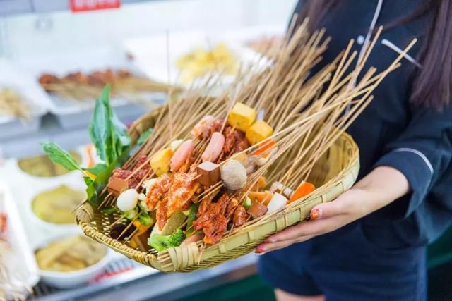 成都凌晨还在排队!这家抖音上火到爆的"路边摊"终于开到北京了_【快资讯】