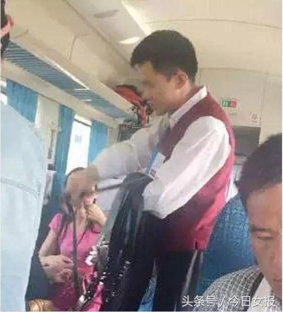 大年初三回娘家:火车上听神级推销员“忽悠”,我差点被坐过站
