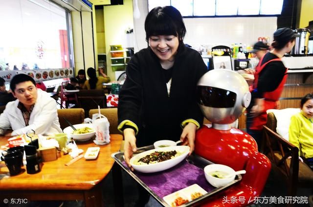 直击服务员管理痛点,说说你见过的服务员形象