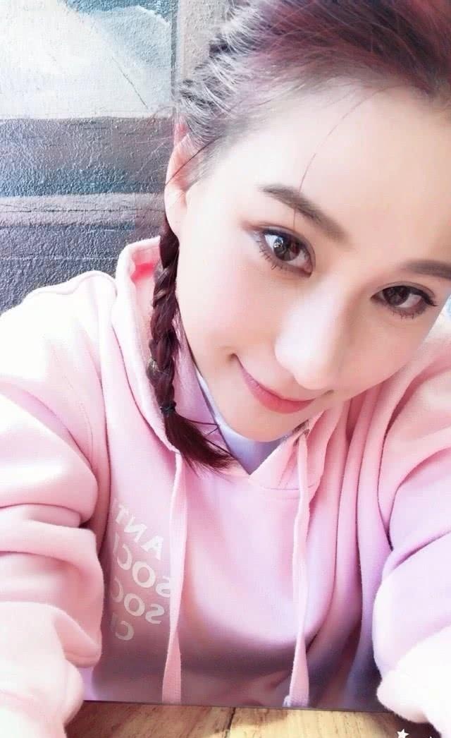 窦骁何超莲恋情曝光后,双方发文正式认爱