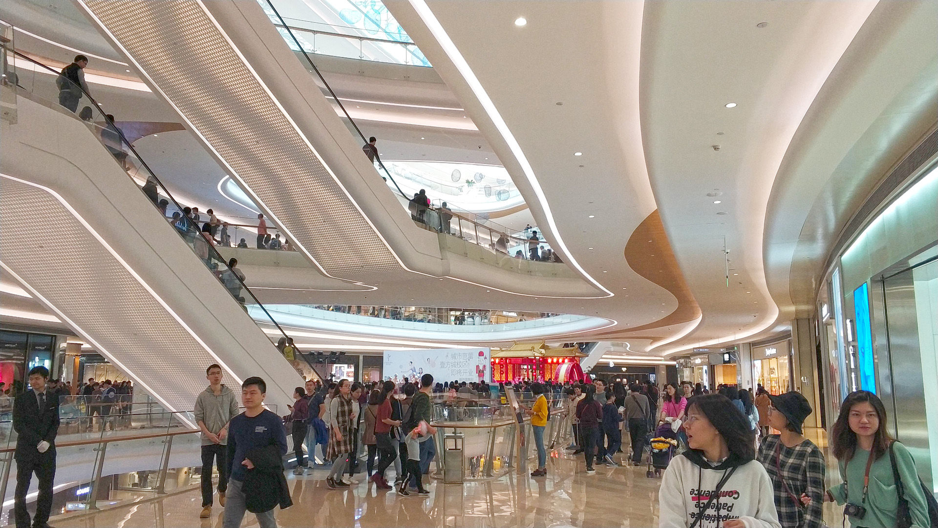 深圳最大的购物商城MALL，一次逛不完?商场中的航空母舰!