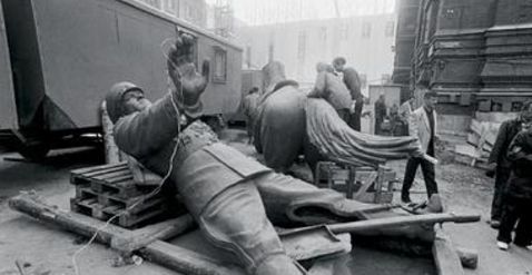 特稿 | 2017年明天就要过去了,历史何时才能还